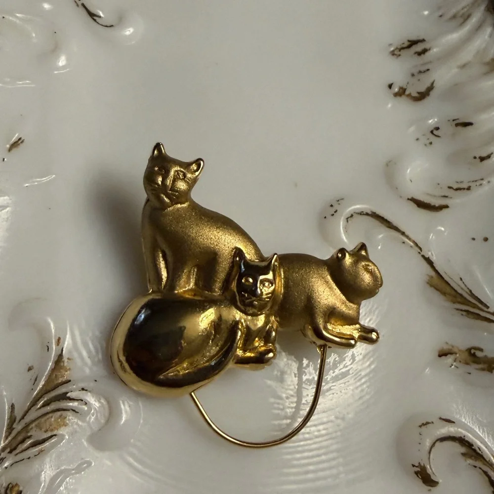 VTG Gold Tone Cat Brooch